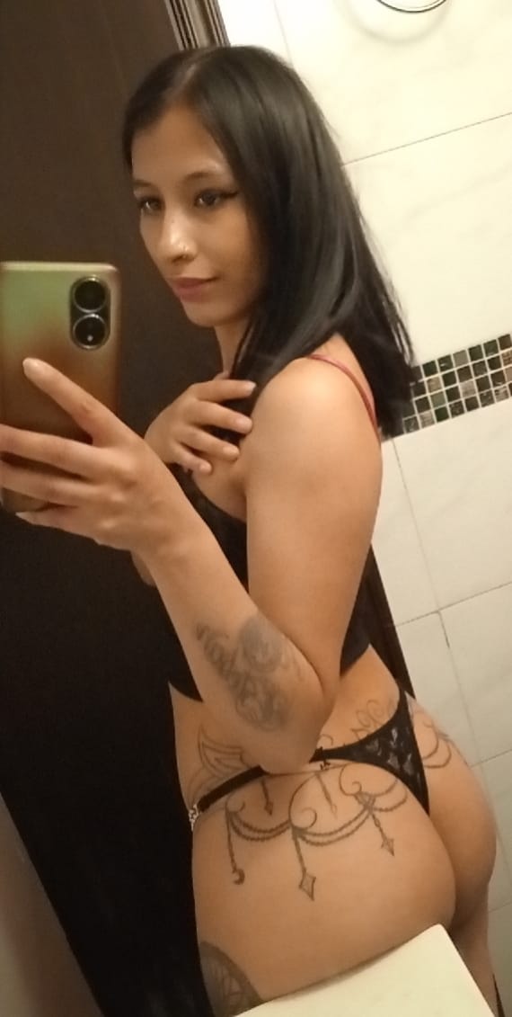 MUÑEQUITA PELINEGRA FLACA CUERPO HERMOSO Y UNA CARITA DE DIOSA